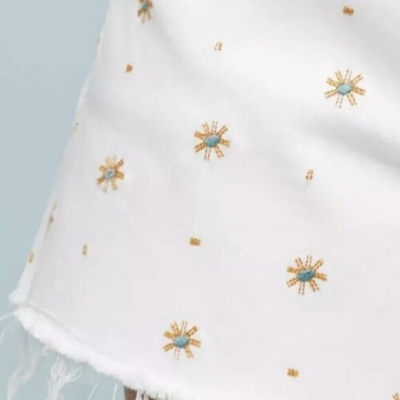 Anthropologie Pilcro Starburst Embroidered Denim Shorts Size 30 - Picture 3 of 4